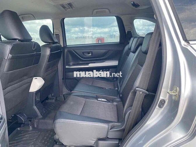 Toyota Veloz Cross Top Bạc