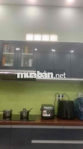Nhà Hẻm xe hơi Cách mạng tháng 8