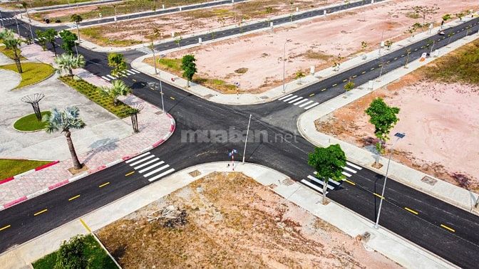Bán gấp đất mặt tiền ĐT741 Tân Uyên, gần KCN Vsip. Sổ sẵn, giá rẻ