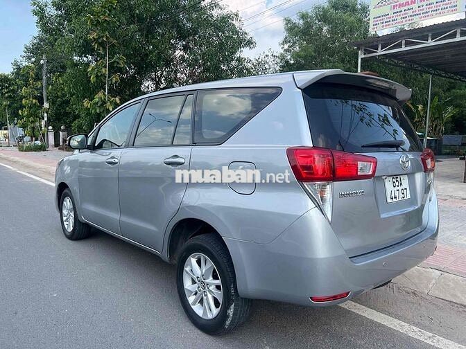 Toyota Innova MT 2017 Bạc