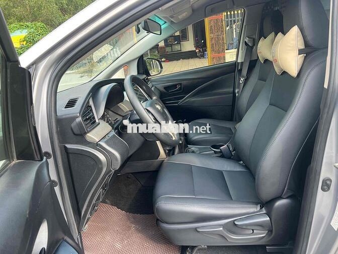 Toyota Innova MT 2017 Bạc