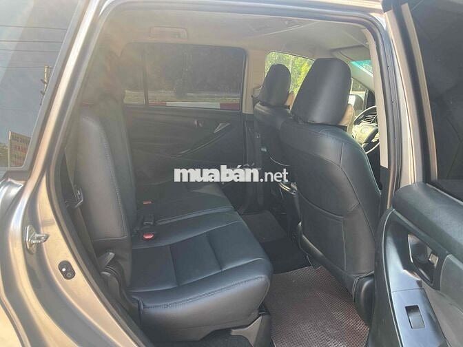 Toyota Innova MT 2017 Bạc