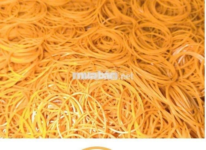 Công nhân sản xuất tại nhà máy Dây thun cao su