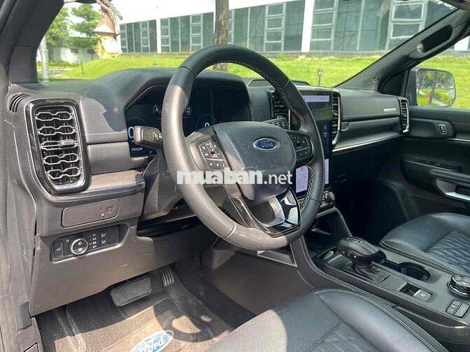 Ford Everest Platium 4x4 2024 hồ sơ cầm tay, xhđ