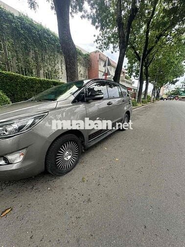 Toyota Innova 2018 Xám vàng