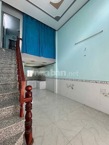 Cần bán căn nhà cấp 4 4x10 gác lửng bao sơn sửa hết nhà