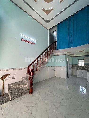 Cần bán căn nhà cấp 4 4x10 gác lửng bao sơn sửa hết nhà