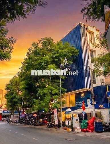 Nhà góc 3 MT Q1 ngay Chợ Bến Thành – HĐ thuê 155tr/tháng