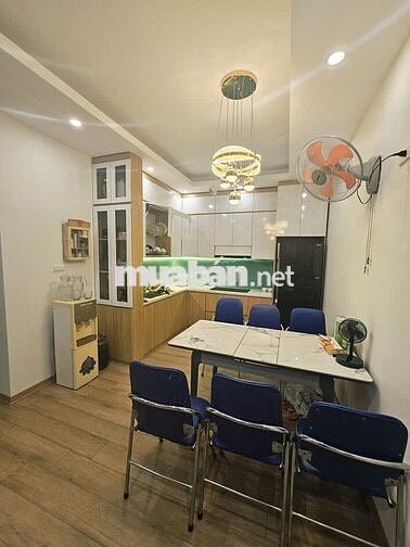 CHỦ NHÀ CẦN BÁN GẤP, NHÀ ĐẸP TP GIAO LƯU 76M2, 3 PN, FULL NỘI THẤT.