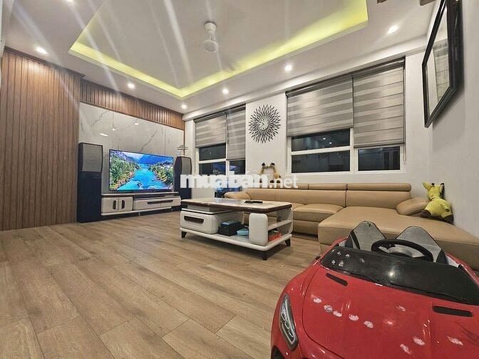 CHỦ NHÀ CẦN BÁN GẤP, NHÀ ĐẸP TP GIAO LƯU 76M2, 3 PN, FULL NỘI THẤT.