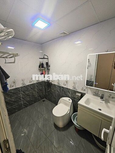 CHỦ NHÀ CẦN BÁN GẤP, NHÀ ĐẸP TP GIAO LƯU 76M2, 3 PN, FULL NỘI THẤT.