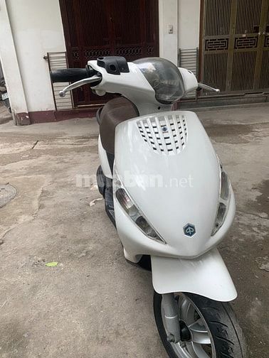 Cần bán xe Piaggio Zip 100cc Việt Nam, SX 2019 màu trắng, xe đẹp