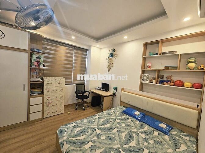 CHỦ NHÀ CẦN BÁN GẤP, NHÀ ĐẸP TP GIAO LƯU 76M2, 3 PN, FULL NỘI THẤT.