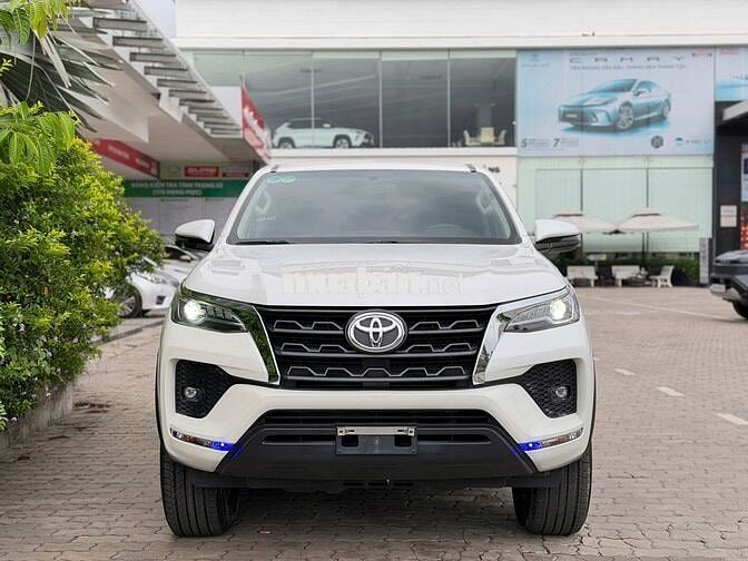 CẦN BÁN TOYOTA FORTUNER 2.4L AT 2024 CHÍNH HÃNG