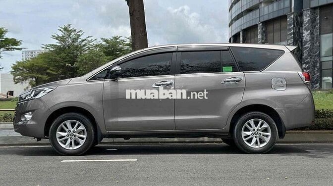 Toyota Innova 2.0 MT số sàn 5 vạn km