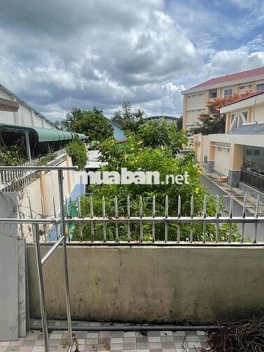 Bán nhà mặt tiền nhựa lớn thông các hướng
