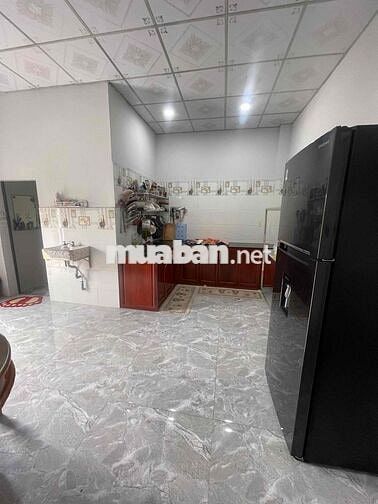 Bán nhà mặt tiền nhựa lớn thông các hướng