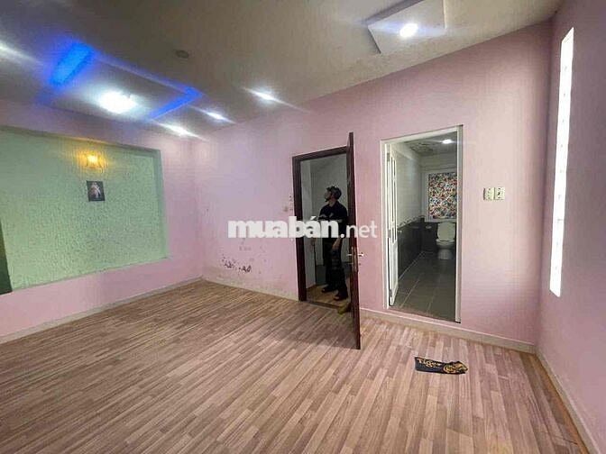 Ngang lớn, nhà chính chủ , cách hẻm oto 50m, hơn 9 tỷ nhà 80m2
