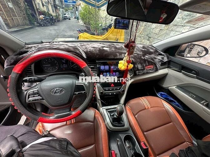 Hyundai Elantra 2016 MT Thể thao Nâu