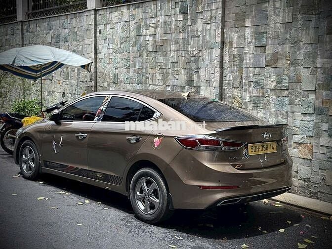 Hyundai Elantra 2016 MT Thể thao Nâu