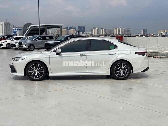 Toyota Camry 2.5Q 2024 29.000km Trắng