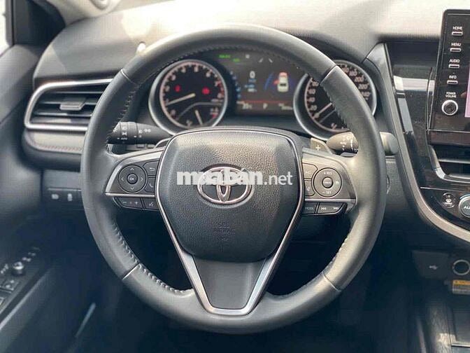 Toyota Camry 2.5Q 2024 29.000km Trắng