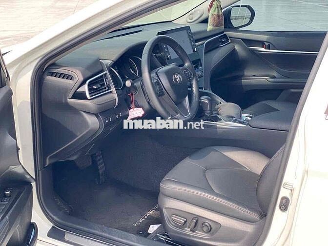 Toyota Camry 2.5Q 2024 29.000km Trắng