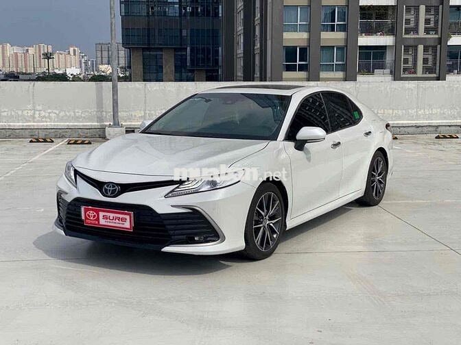 Toyota Camry 2.5Q 2024 29.000km Trắng
