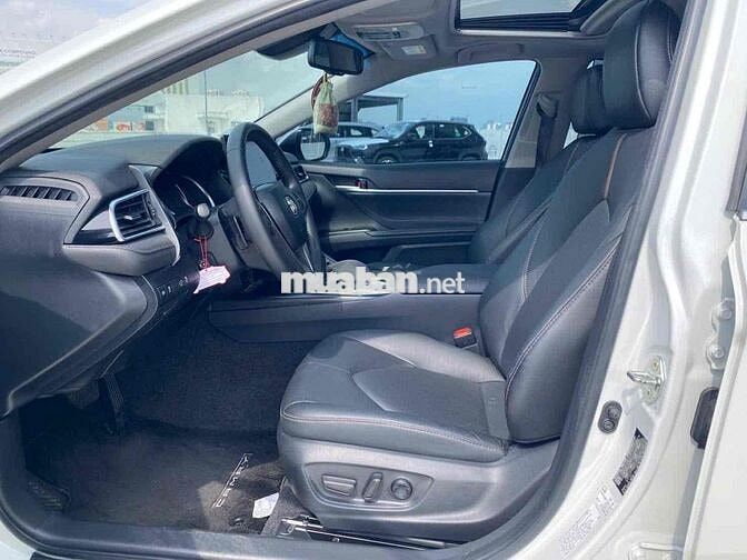 Toyota Camry 2.5Q 2024 29.000km Trắng