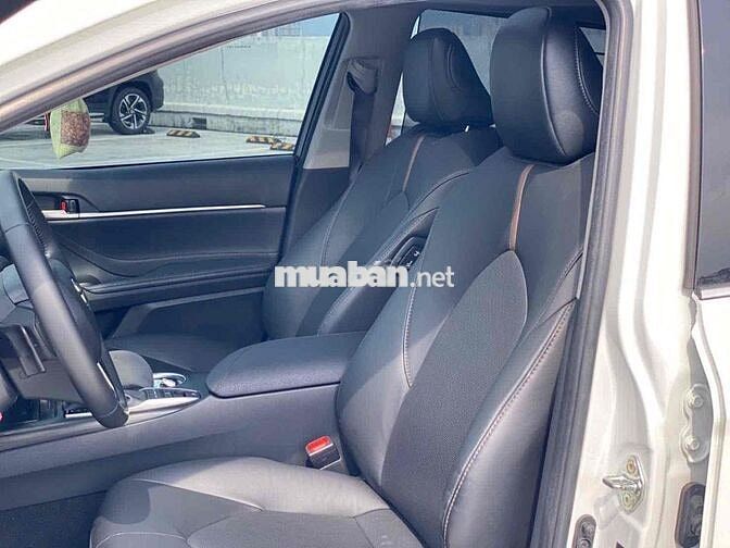 Toyota Camry 2.5Q 2024 29.000km Trắng