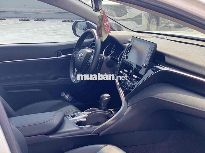 Toyota Camry 2.5Q 2024 29.000km Trắng