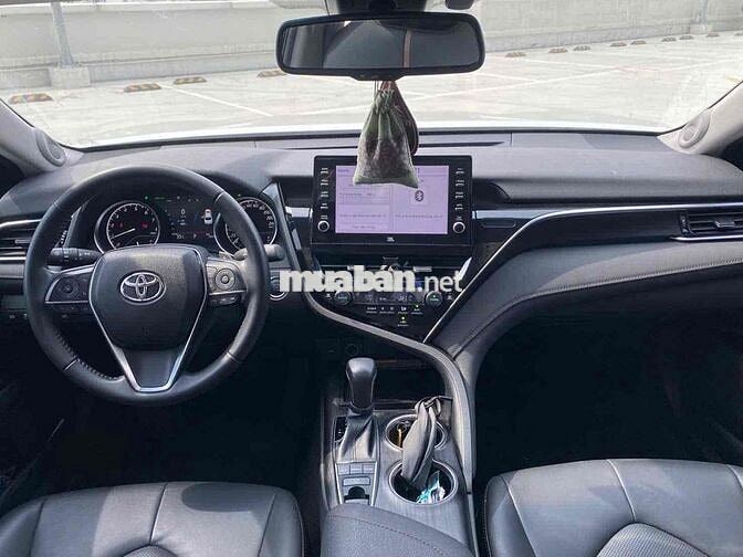 Toyota Camry 2.5Q 2024 29.000km Trắng
