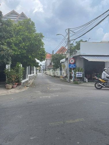Nhà đã hoàn công hẻm 192 đất full thổ cư