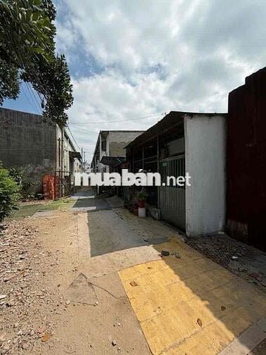 Bán gấp Nhà C4 100m2 ngay LK4-5 giáp QL1A chỉ nhỉnh 1 tỷ.