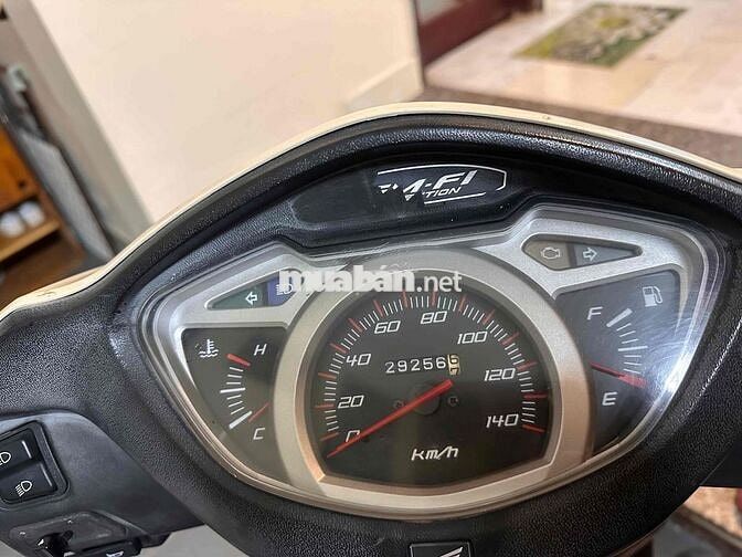 Honda Lead 110cc màu Vàng be