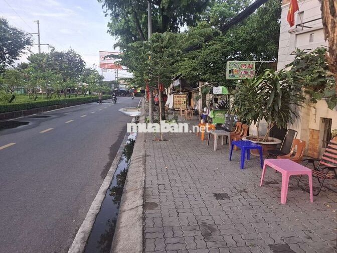 Bận Việc nên Sang nhượng Mặt bằng Ngang 12m