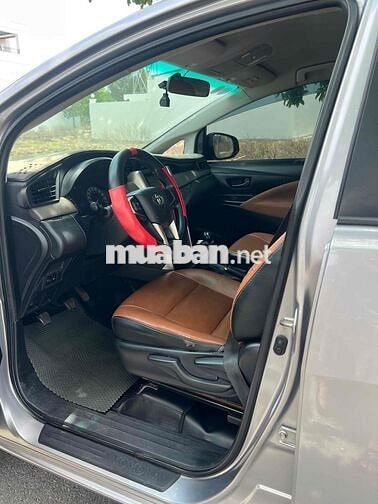 Toyota Innova 2.0E Số sàn Bạc