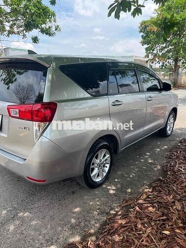 Toyota Innova 2.0E Số sàn Bạc