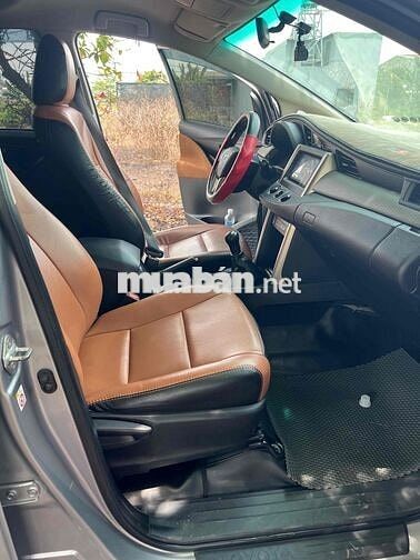Toyota Innova 2.0E Số sàn Bạc
