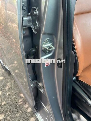 Toyota Innova 2.0E Số sàn Bạc