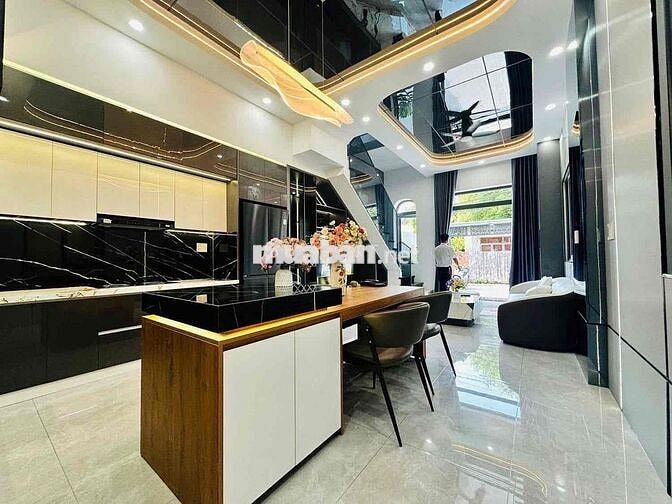 BÁN NHÀ TRUNG TÂM DT KHỦNG,MUA NHANH CÓ GIÁ TỐT