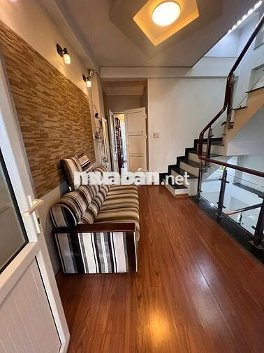 HXT Hòa Hảo, Q.10, 4x15, 1 Trệt 2 Lầu Sân Thượng, 8PN 4WC