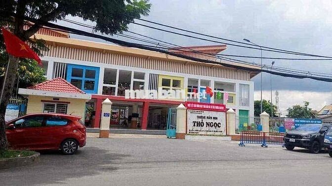 Diện tích 300m2, 2 mặt tiền đường nhựa