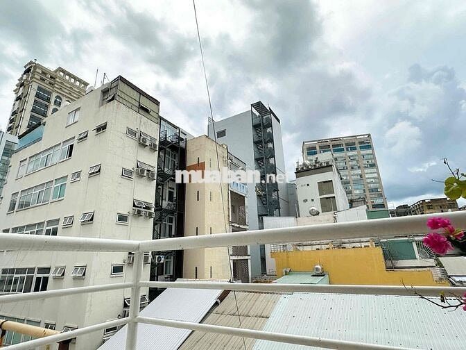 Gần Bitexco trống căn hộ ban công siêu đẹp siêu thoáng