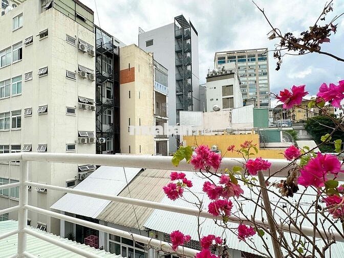 Gần Bitexco trống căn hộ ban công siêu đẹp siêu thoáng