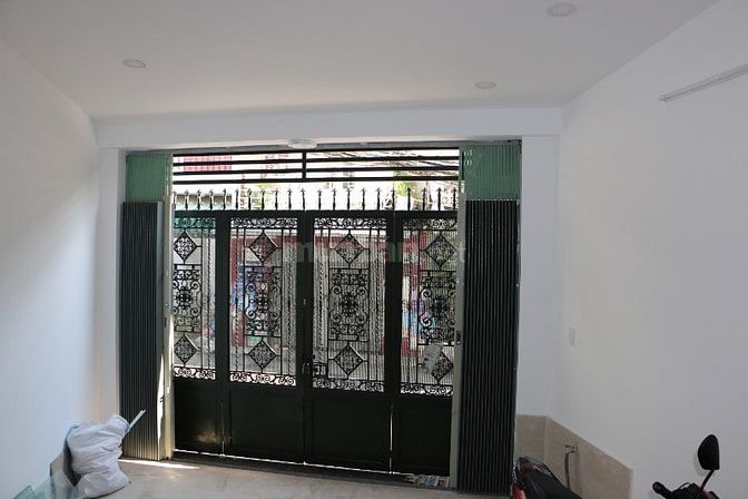 Bán nhà mới xây gồm: trệt, 2 lầu, sân thượng