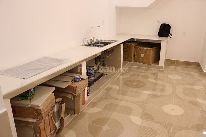 Bán nhà mới xây gồm: trệt, 2 lầu, sân thượng