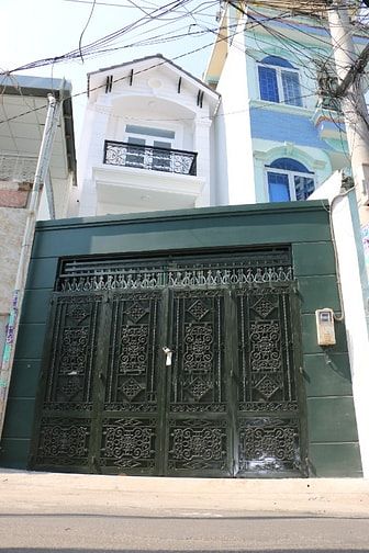Bán nhà mới xây gồm: trệt, 2 lầu, sân thượng