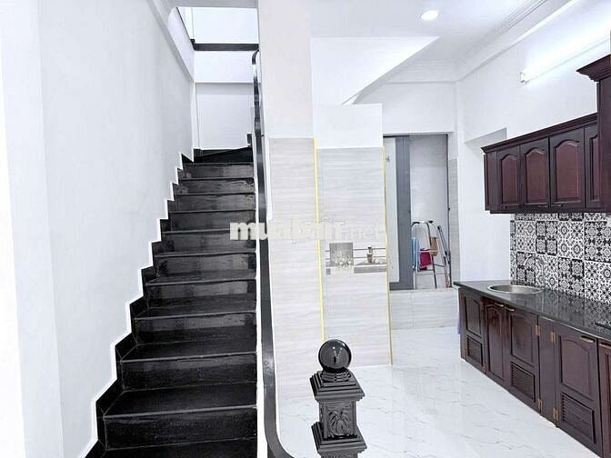cho thuê nhà mặt tiền 3,7x18m 4pn 3wc 3 tầng giá 27trieu