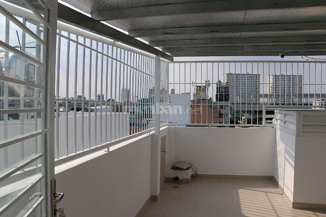 Bán nhà mới xây gồm: trệt, 2 lầu, sân thượng
